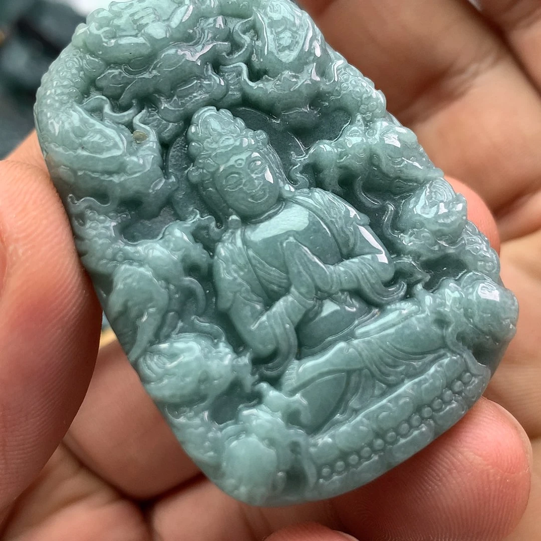 翡翠未镶嵌颈饰观音