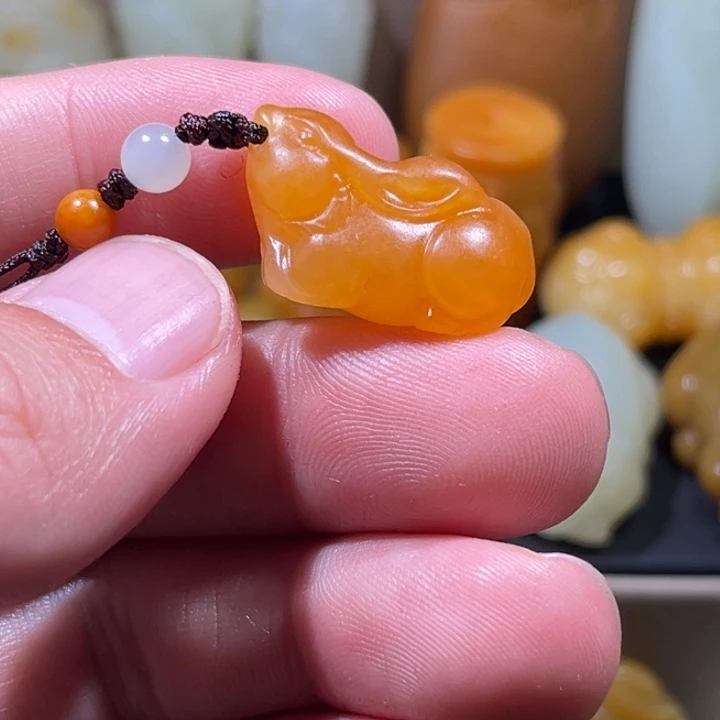 为***.和田玉未镶嵌颈饰