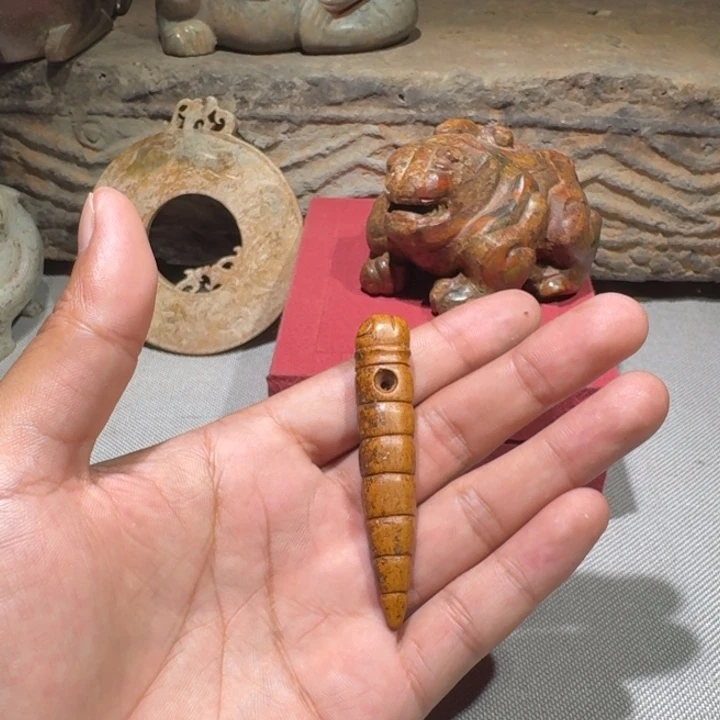 依***古和田玉（糖玉）未镶嵌挂件