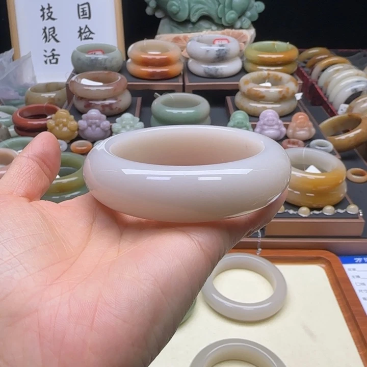 石英岩玉未镶嵌手镯