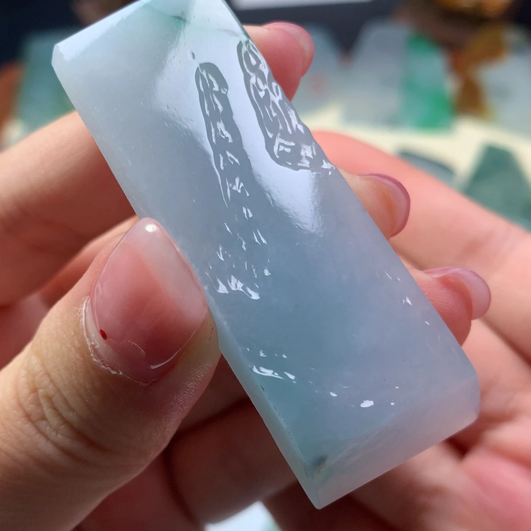 翡翠未镶嵌颈饰好