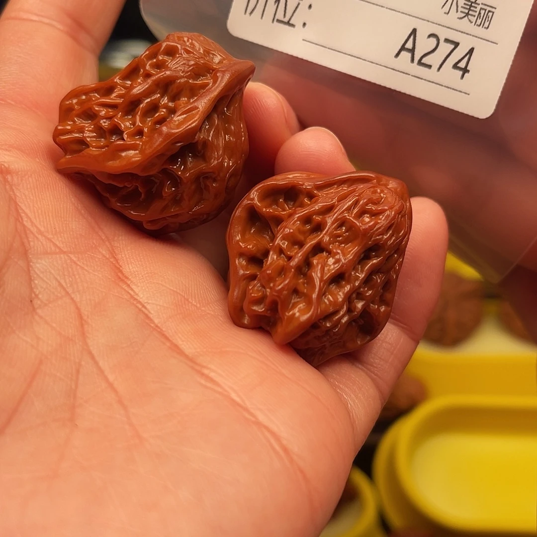 落***沙文玩核桃吊坠嘎姑姑