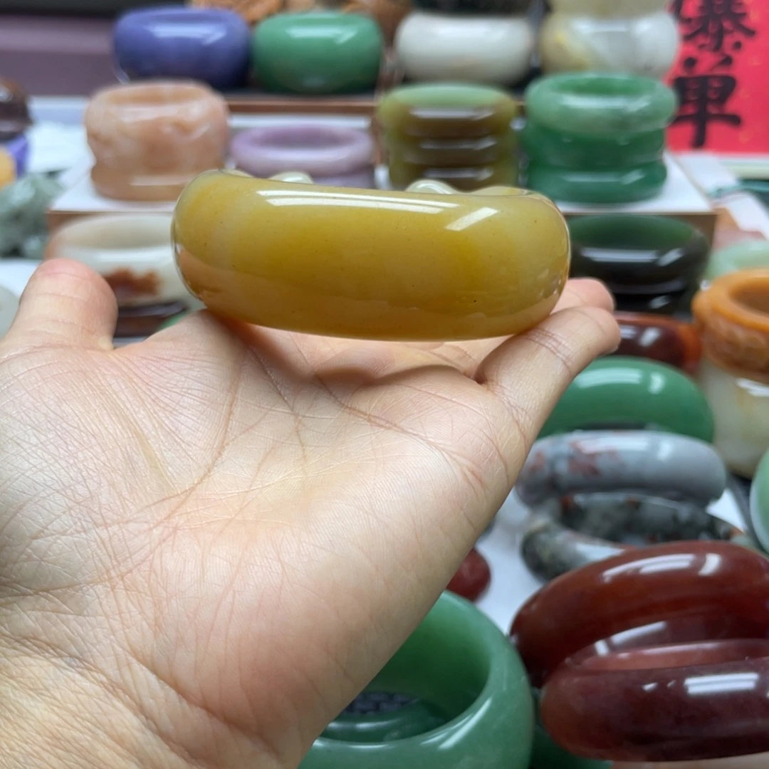 米***粒石英岩玉未镶嵌手镯