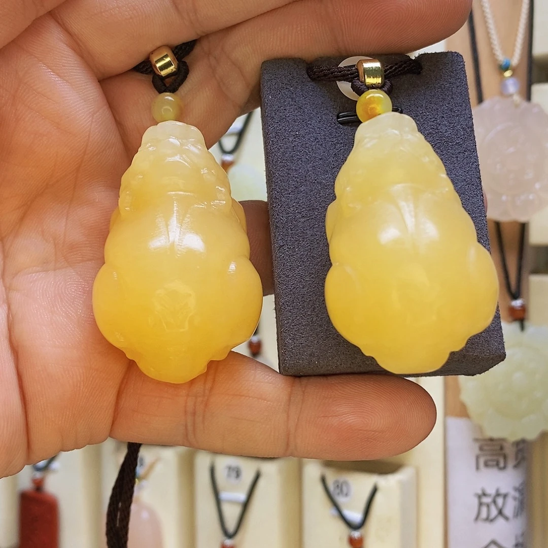 石英质玉合金颈饰