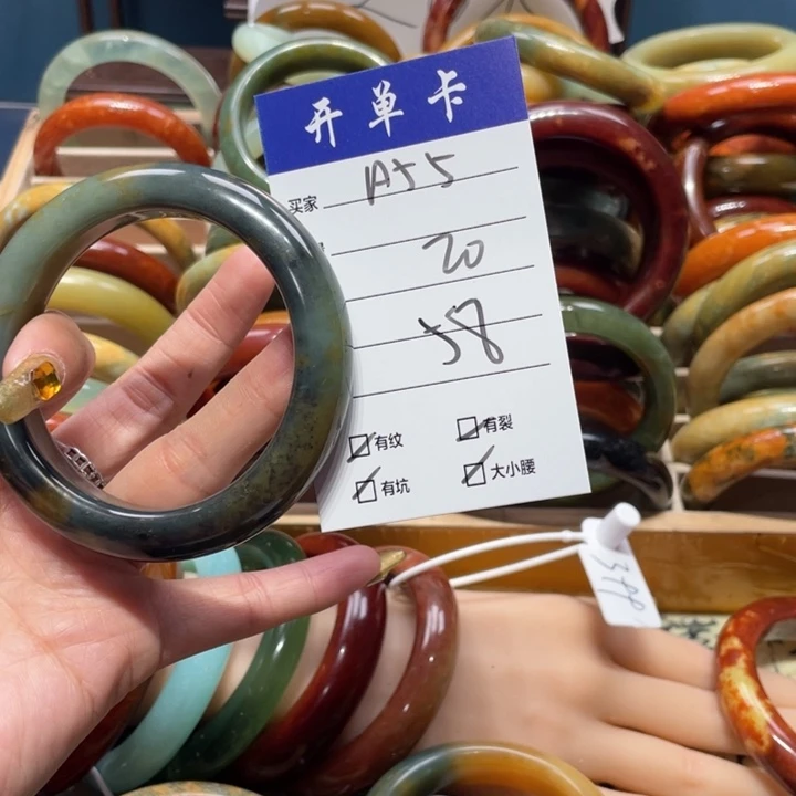 蛇纹石玉手镯未镶嵌刘*丸