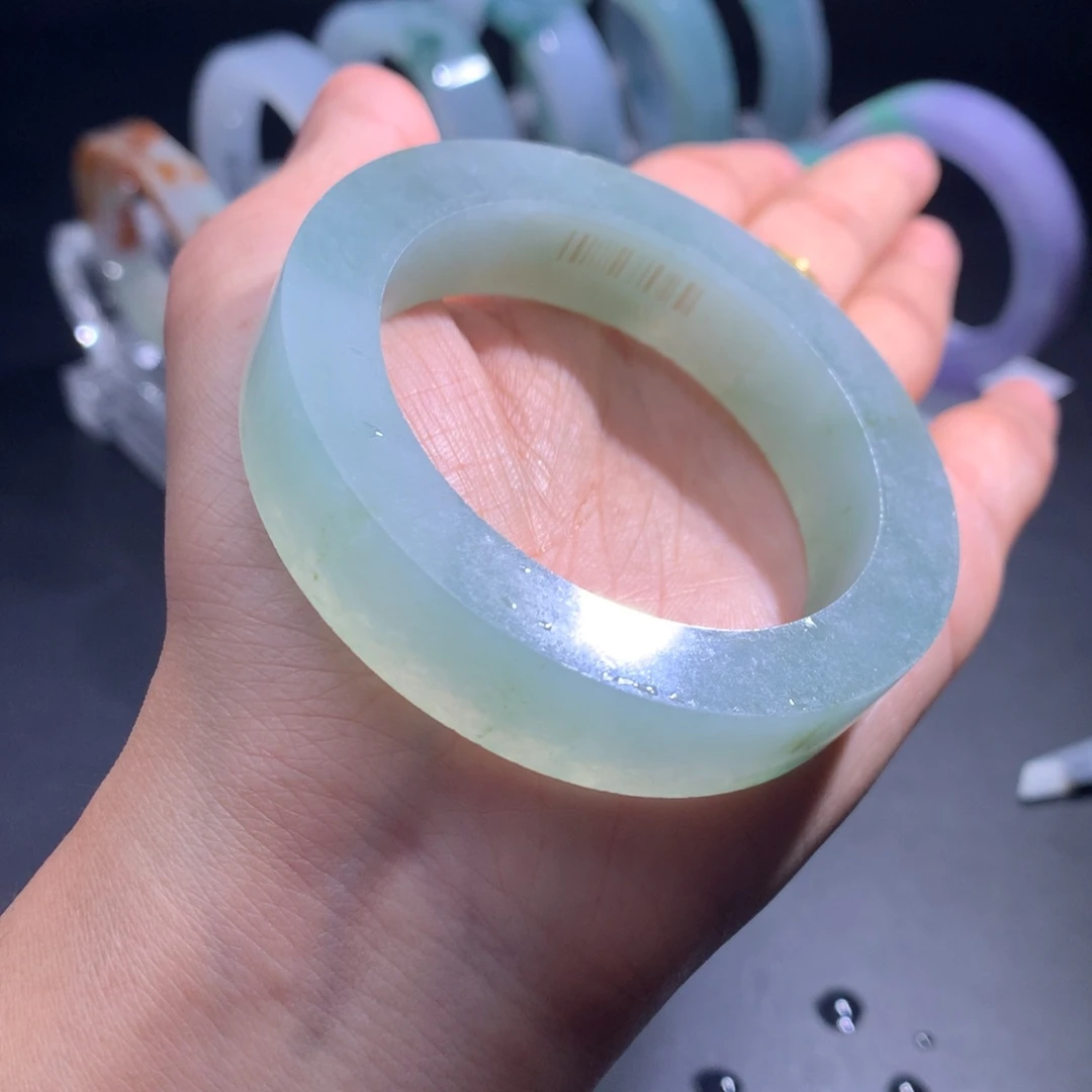 未镶嵌翡翠手镯定制翡翠