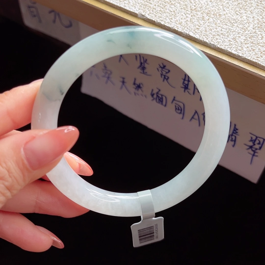 翡翠手镯未镶嵌手镯