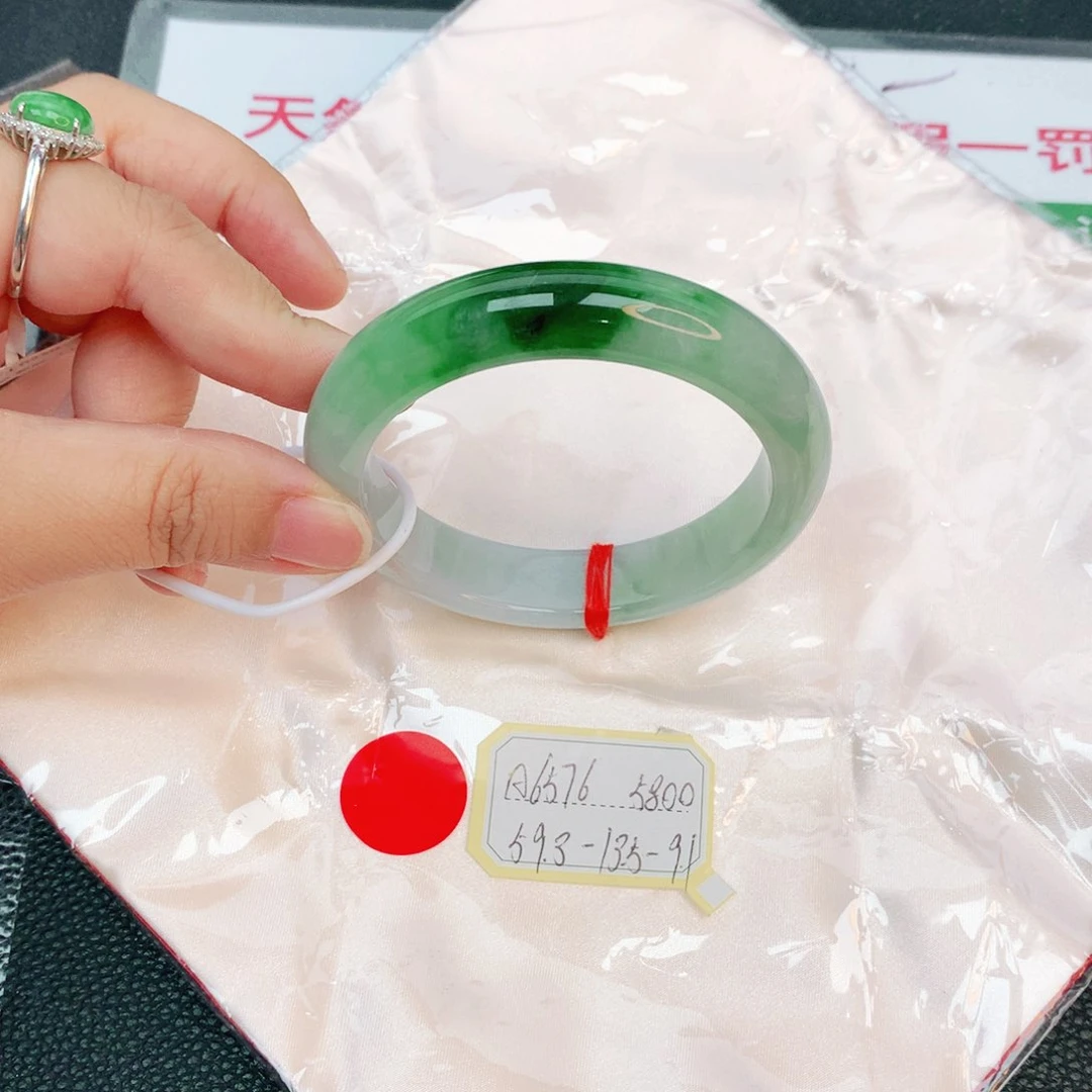 翡翠手镯未镶嵌缅甸翡翠