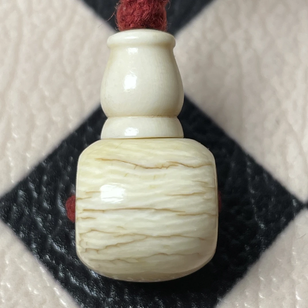 藏传特殊骨头三通独特款式尺寸清晰可见