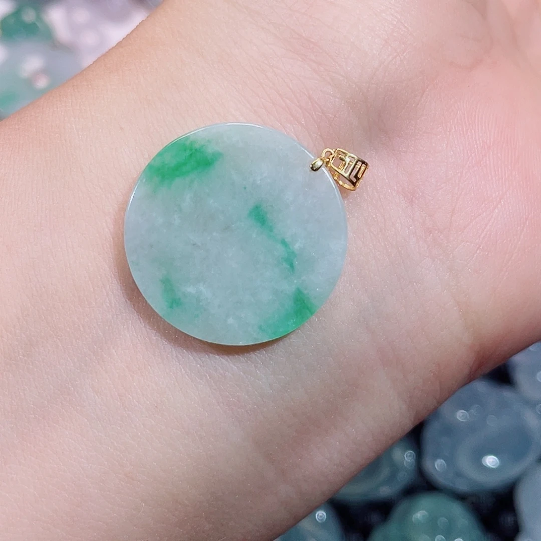 翡翠18K金镶嵌颈饰无事牌