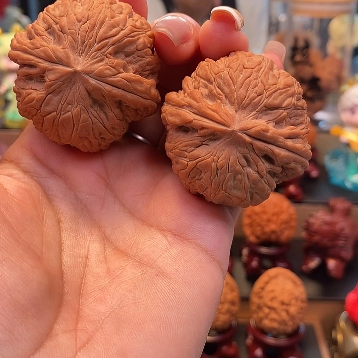 出***帅文玩核桃吊坠核桃