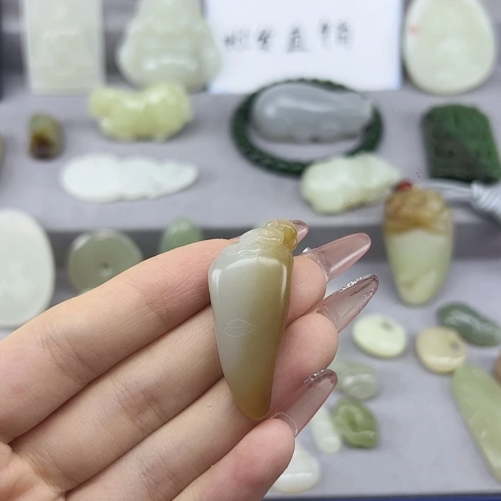 颈饰未镶嵌和田玉