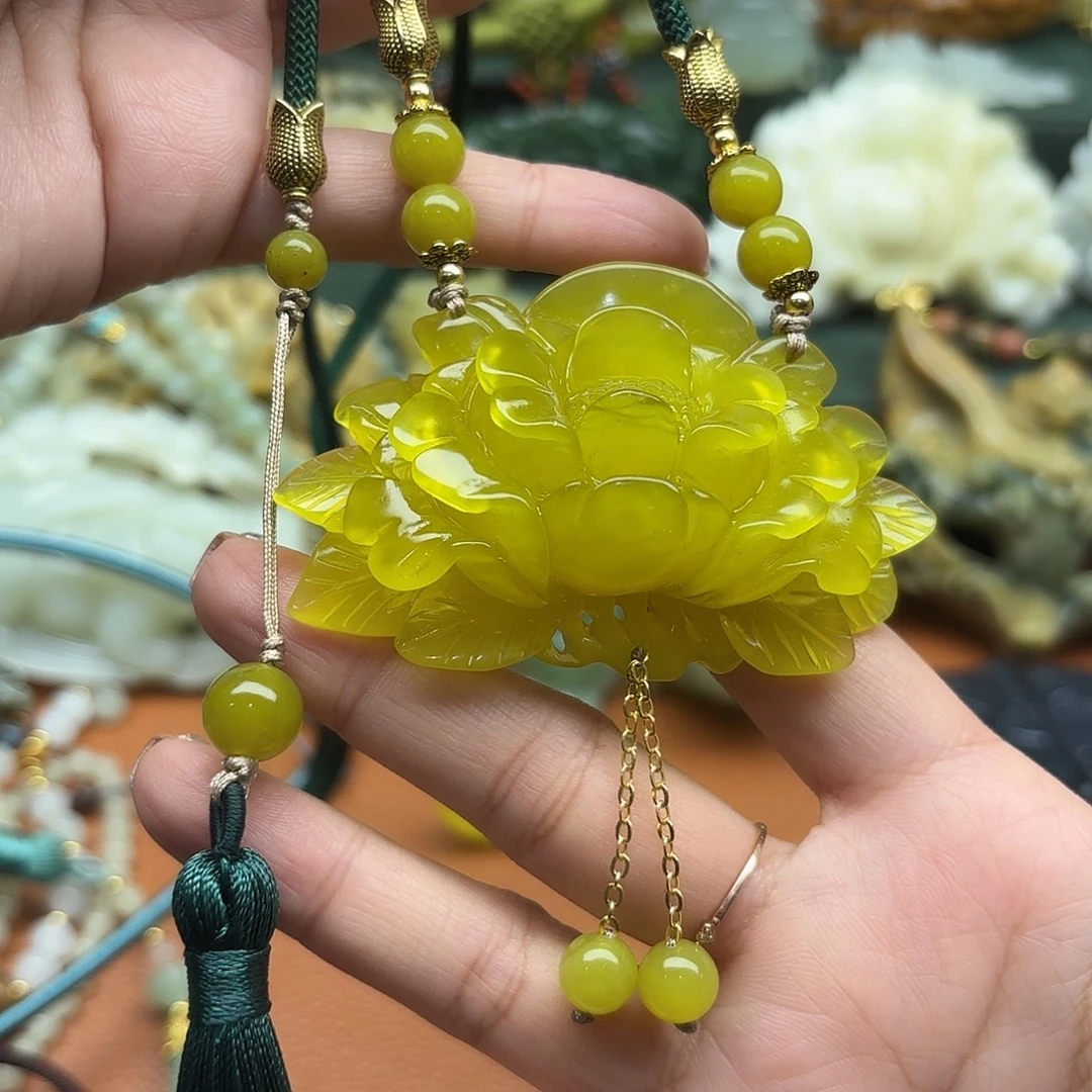 蛇纹石玉未镶嵌吊坠
