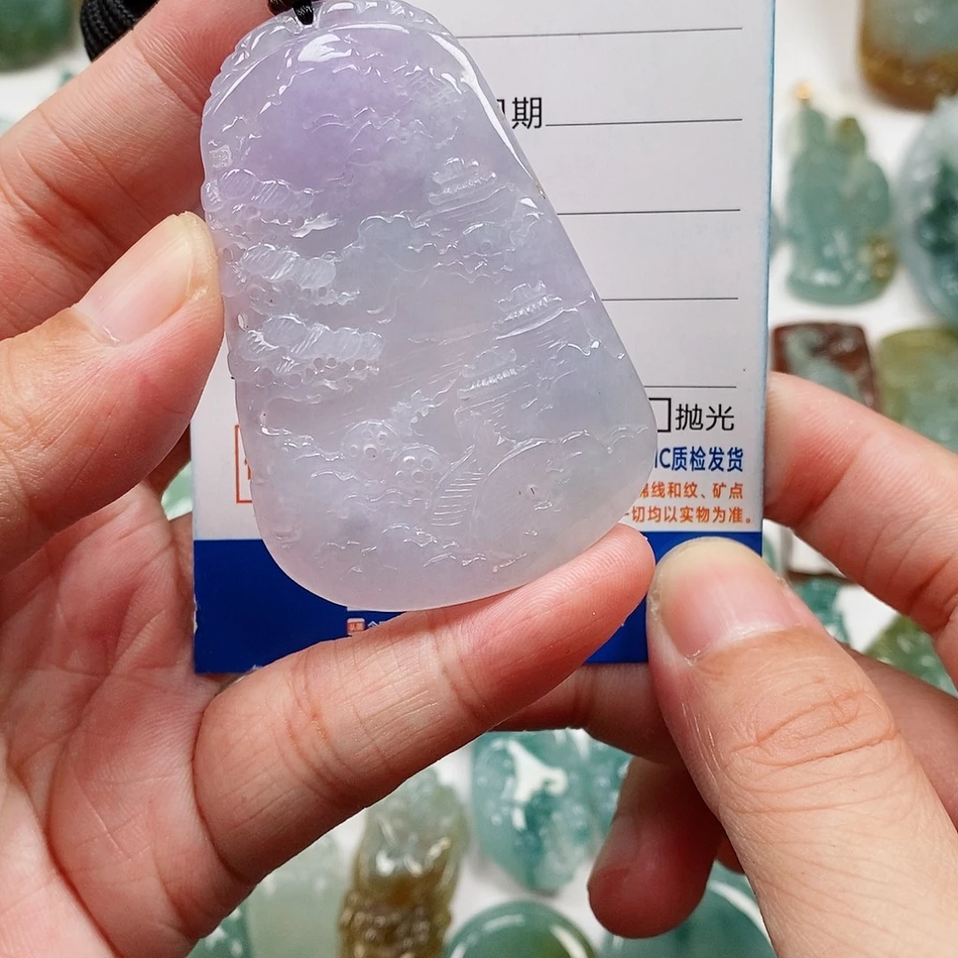 翡翠未镶嵌颈饰山水