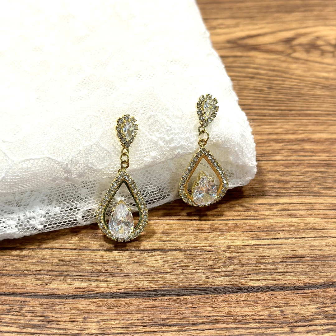 铜合金合成锆石耳饰 法式轻奢气质百搭时尚优雅金色水滴锆石耳环
