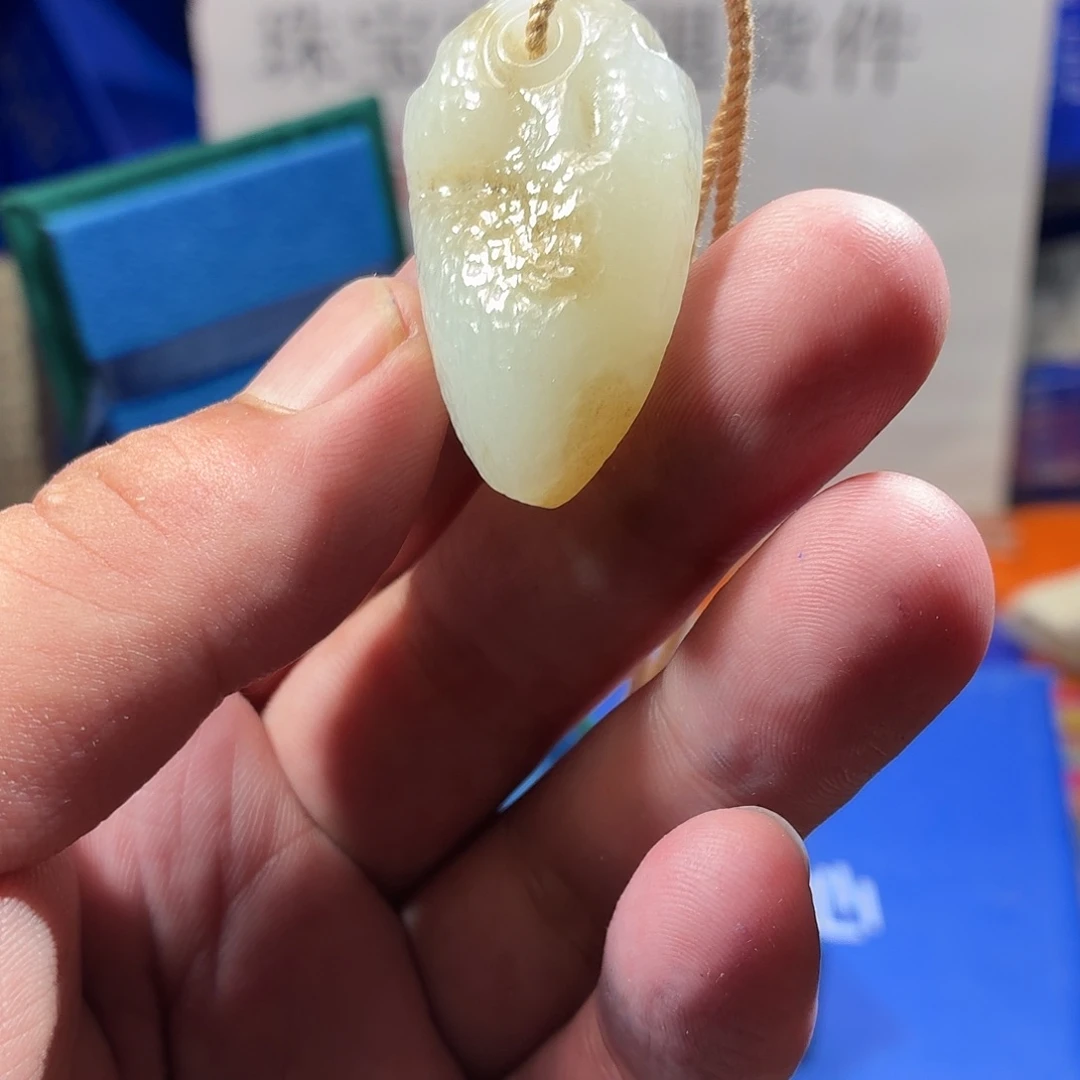 颈饰未镶嵌和田玉（糖玉）