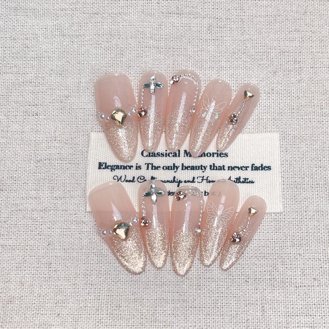 金沙梦蝶 长杏仁猫眼穿戴甲手工带钻高级感美甲贴片法式渐变新款