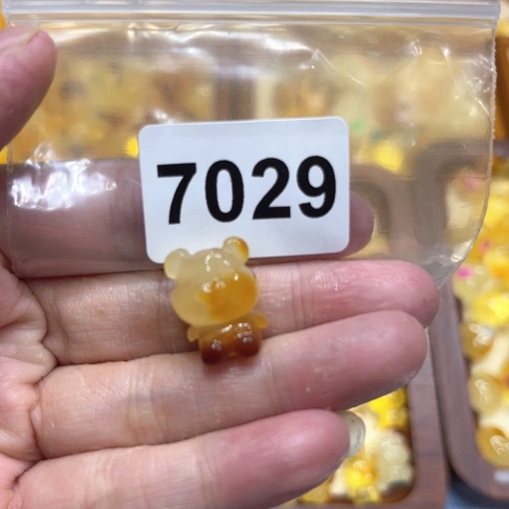 未镶嵌颈饰琥珀一