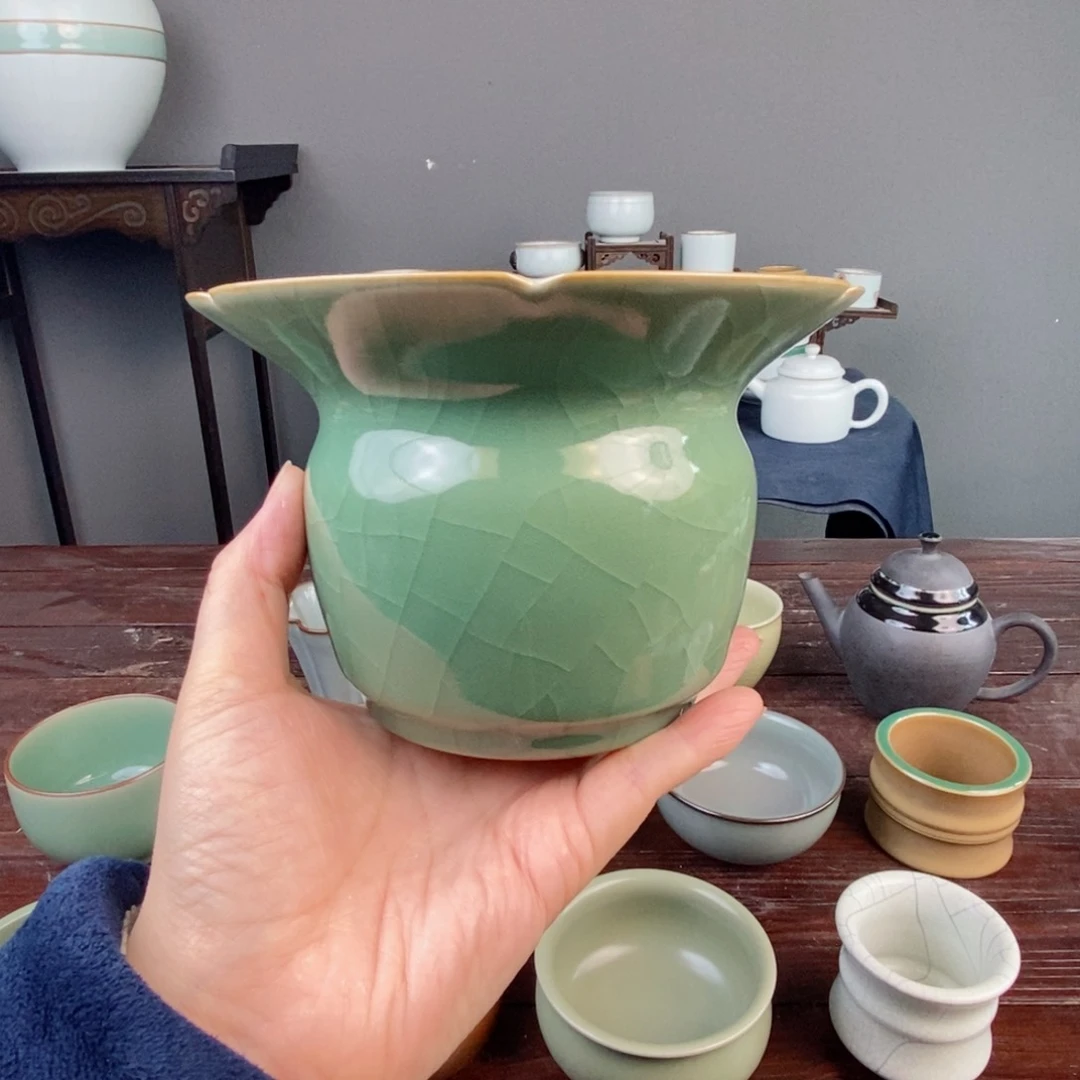 朱砂胎梅子青花口水洗 开片