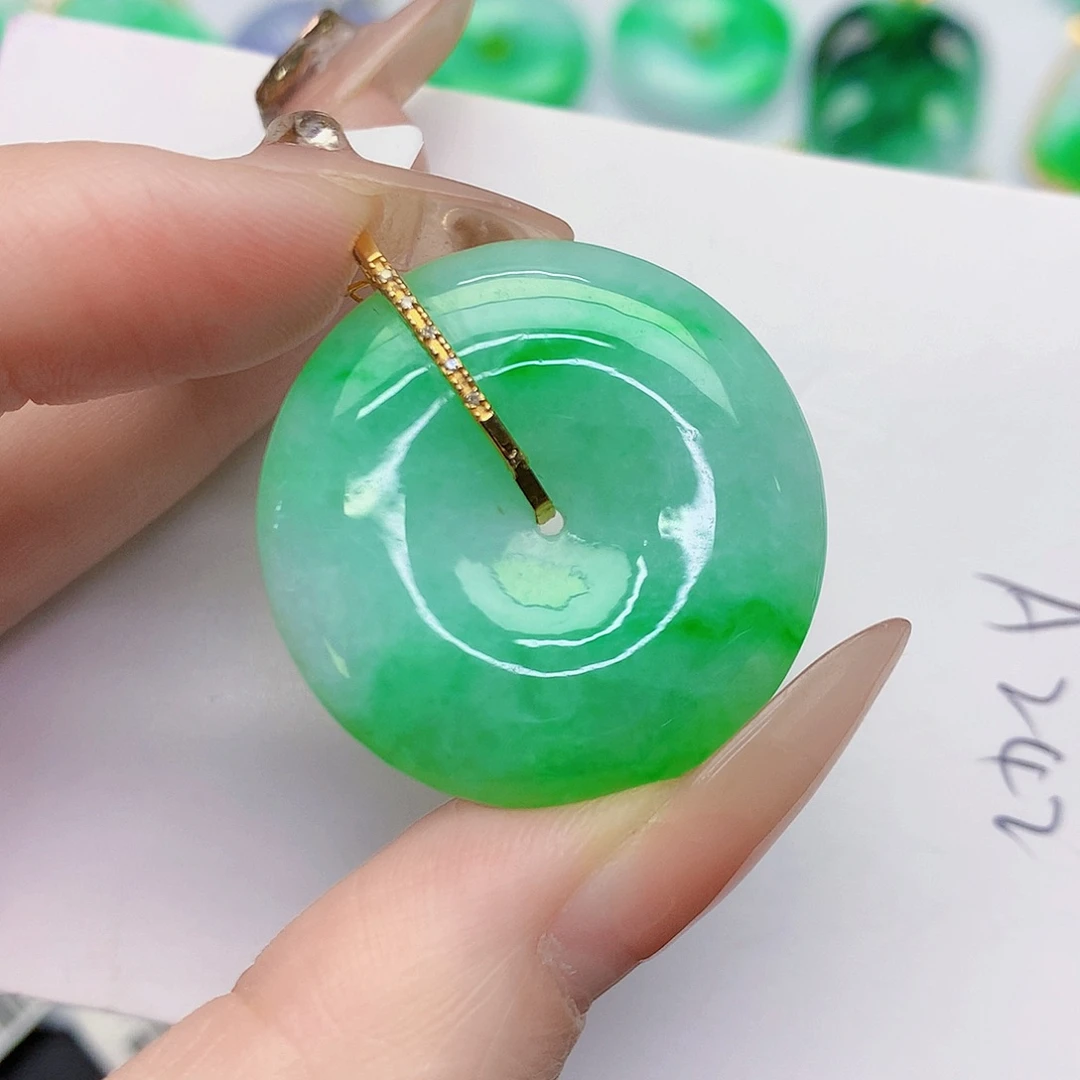 颈饰18K金镶嵌翡翠