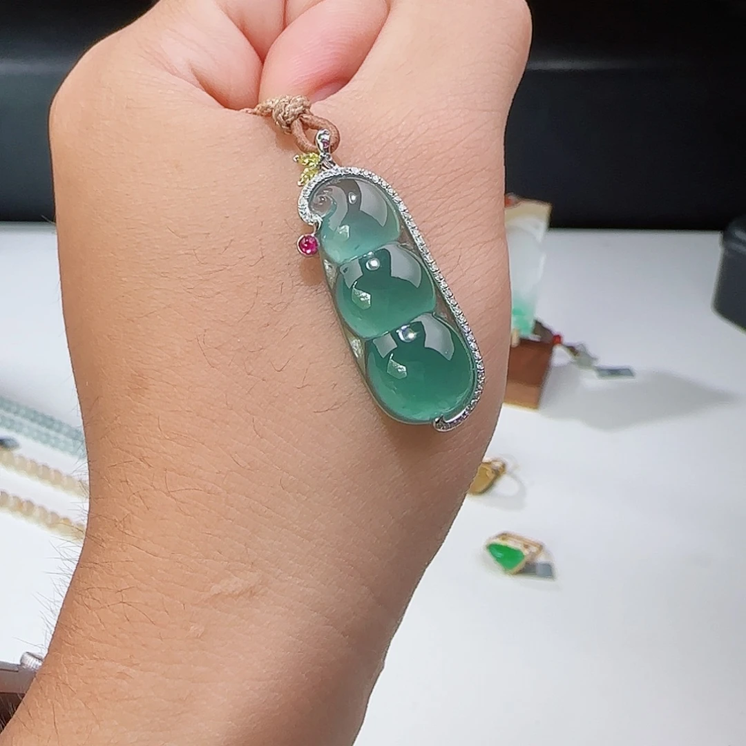 翡翠18K金镶嵌颈饰鑫