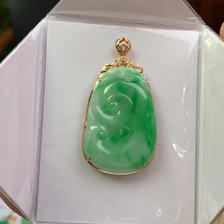 翡翠18K金镶嵌颈饰翡翠吊坠