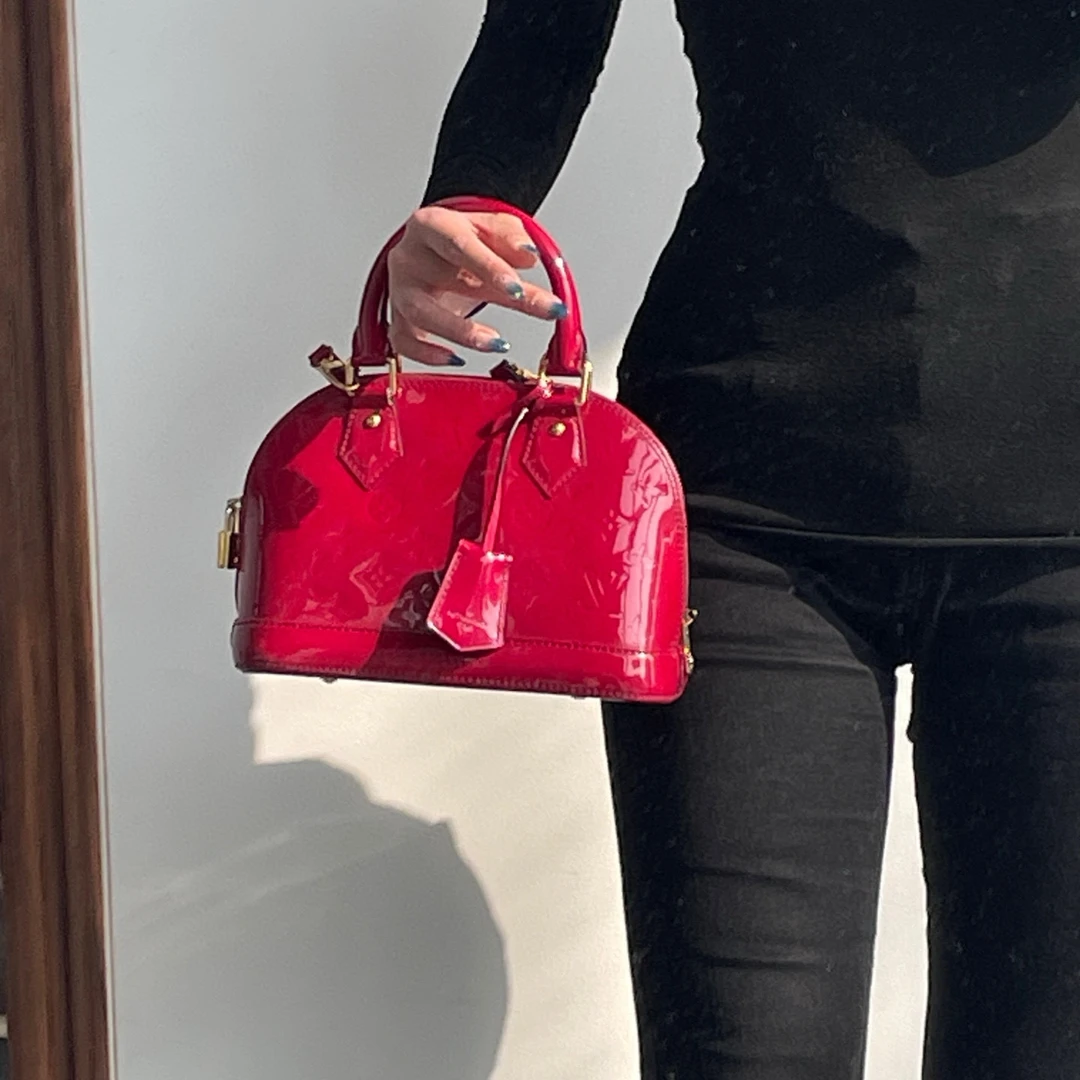 95新 LouisVuitton/路易威登 lv红色漆皮贝壳手提包
