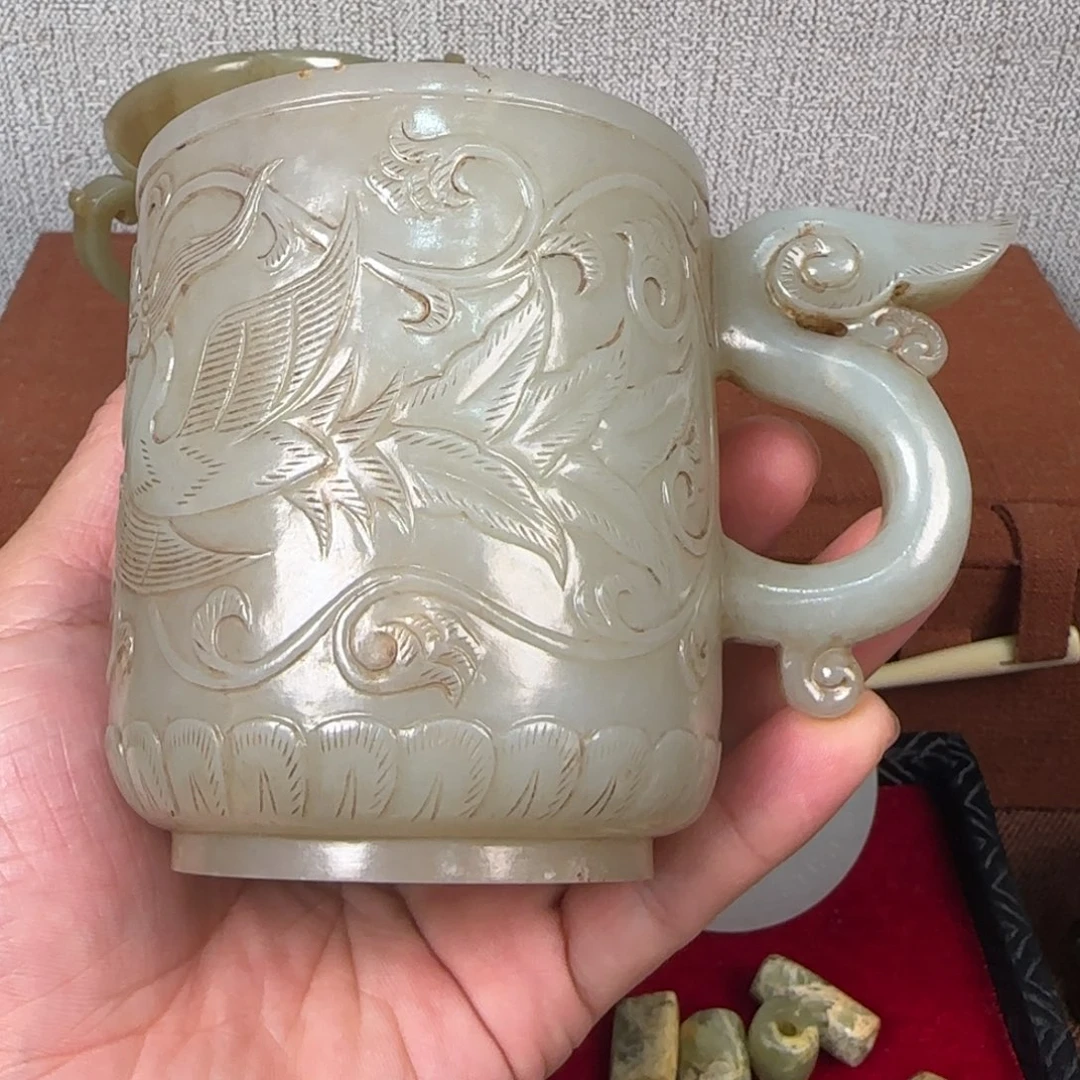 明***性非常精美的脖挂件