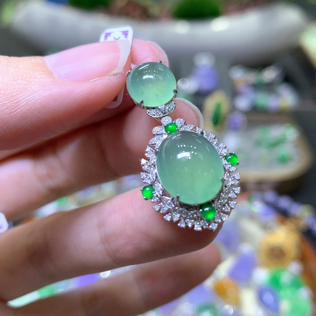 【闪购商品】翡翠颈饰18K金镶嵌翡翠吊坠项链