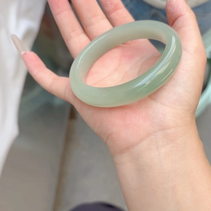 东陵石手镯未镶嵌
