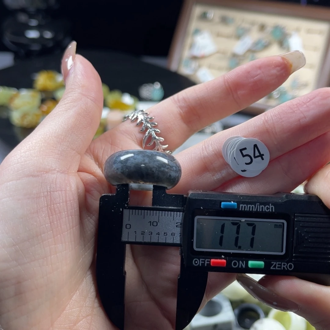 蛇纹石玉未镶嵌戒指