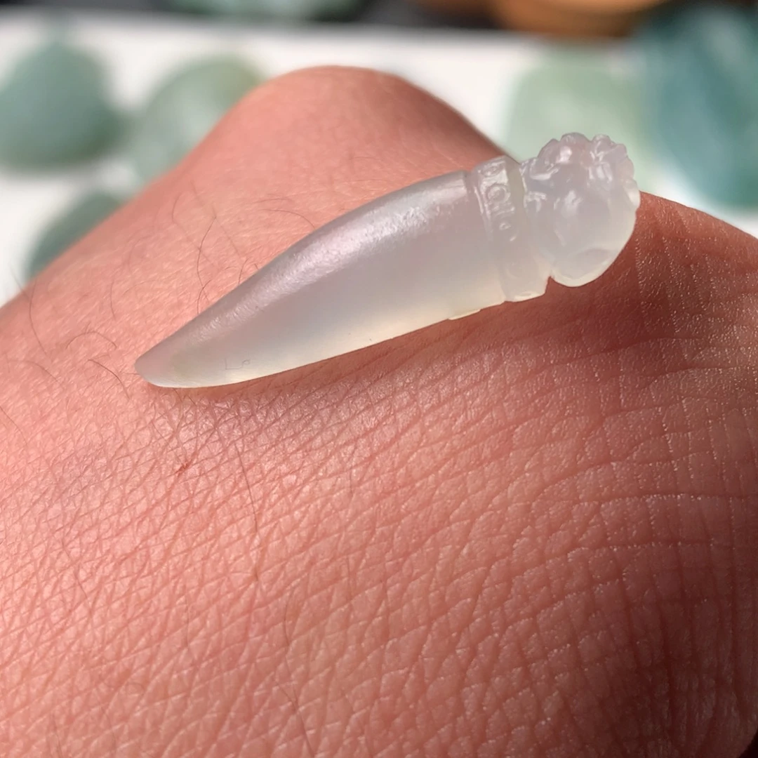 定制翡翠未镶嵌龙牙