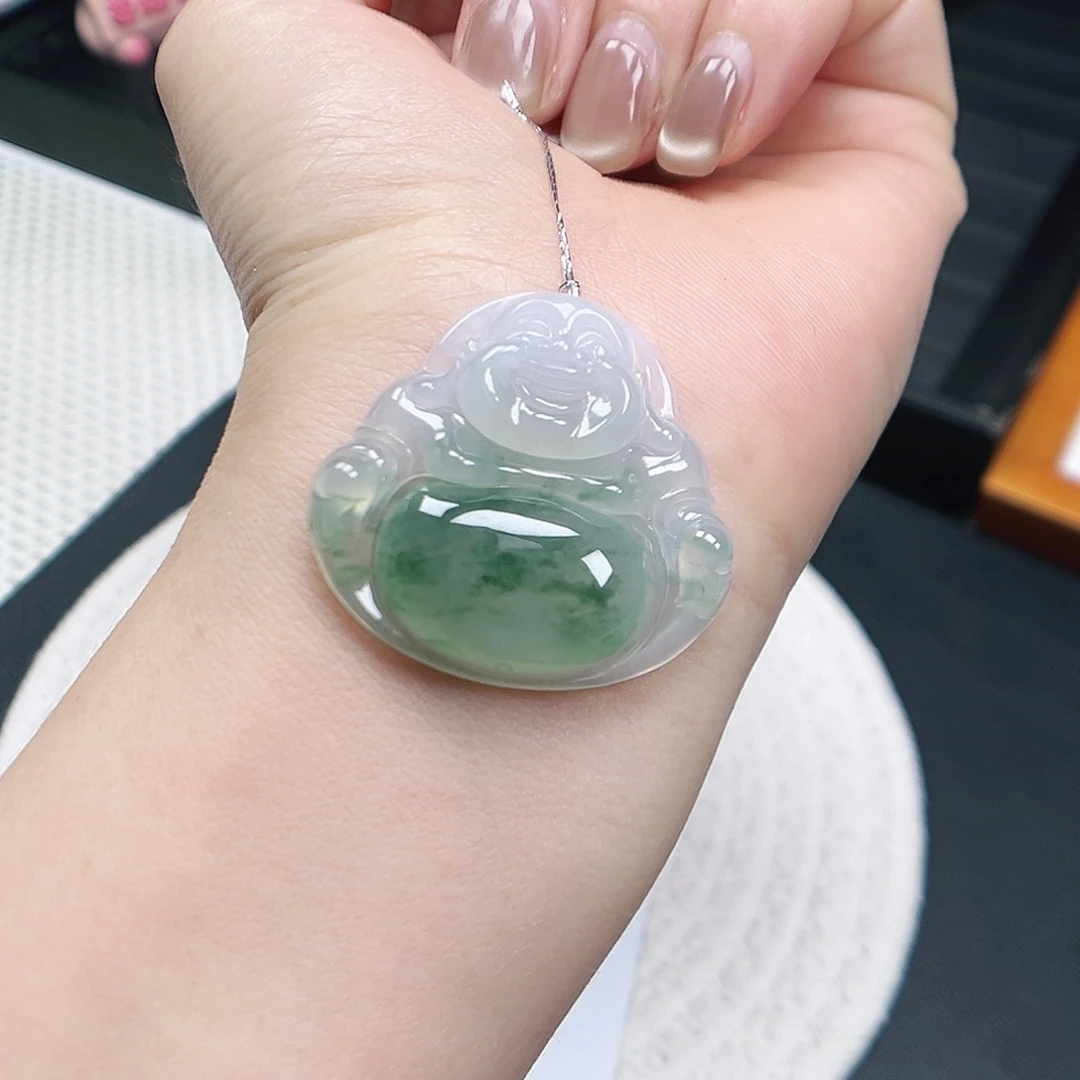 翡翠未镶嵌颈饰佛公