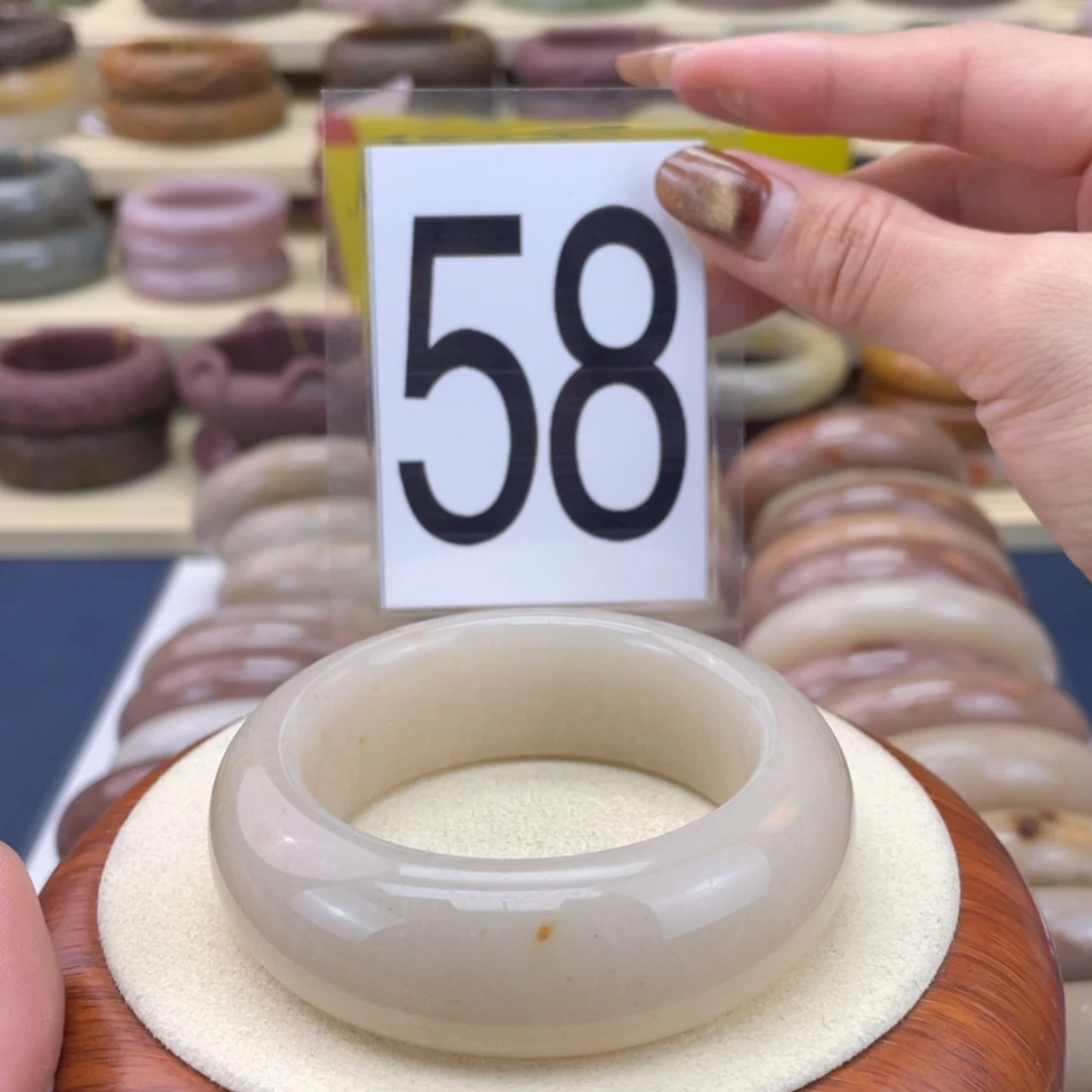 【闪购商品】石英质玉手镯未镶嵌