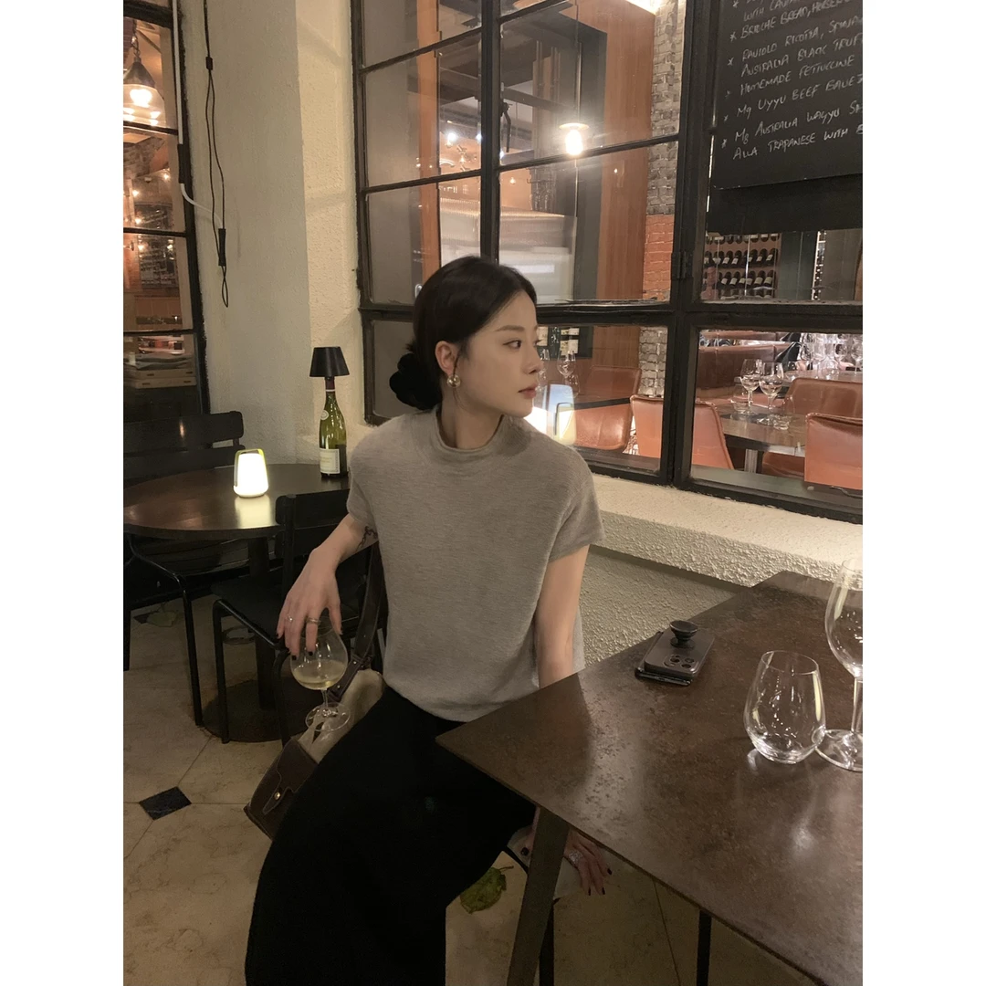 ZHONG HE· 滕捣捣 2025秋新款清冷高质感羊毛中领毛织短袖T恤女