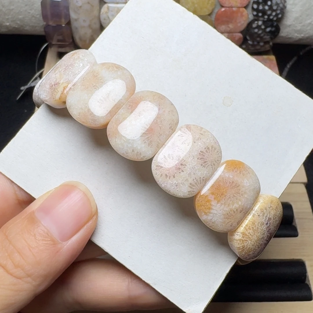 未镶嵌粉黄大花，可盘硅化玉