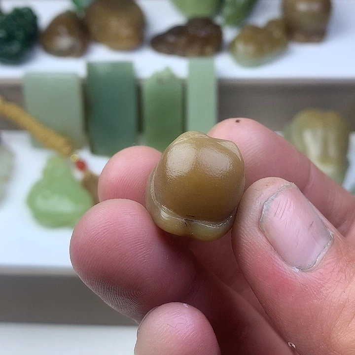 和田玉（糖玉）未镶嵌颈饰