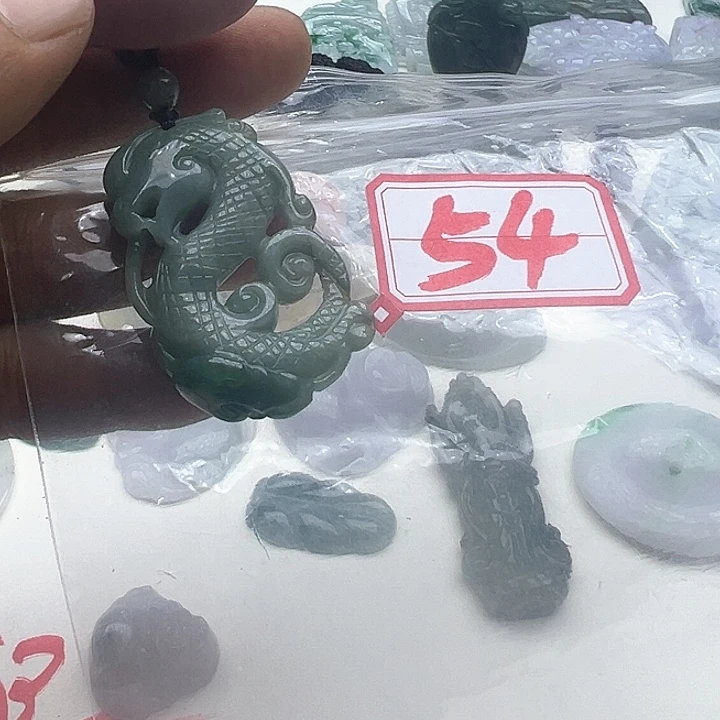 翡翠颈饰未镶嵌小**熙