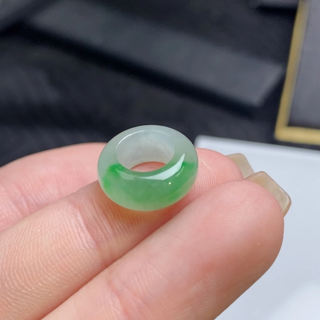 翡翠未镶嵌颈饰轮胎圈