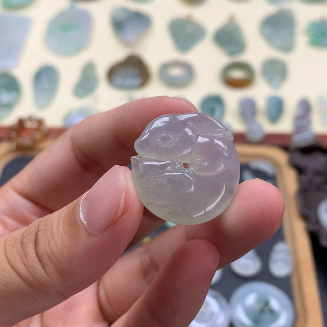 颈饰未镶嵌翡翠兔子