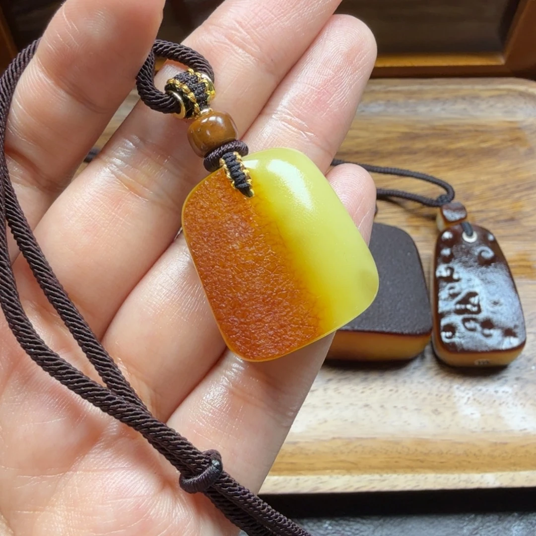 琥珀吊坠(赠链)未镶嵌