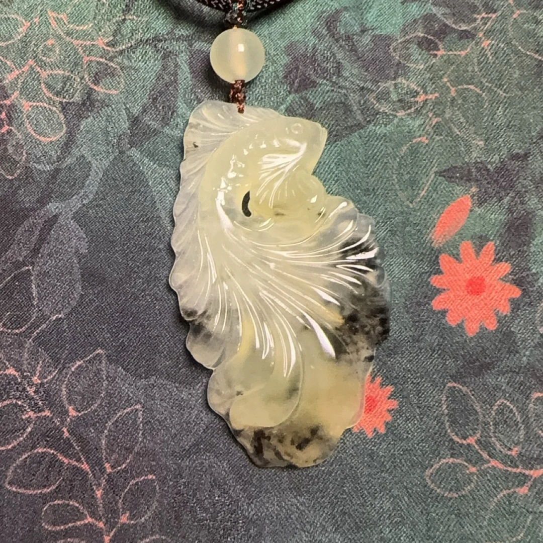 岫玉水墨金鱼题材双面雕刻