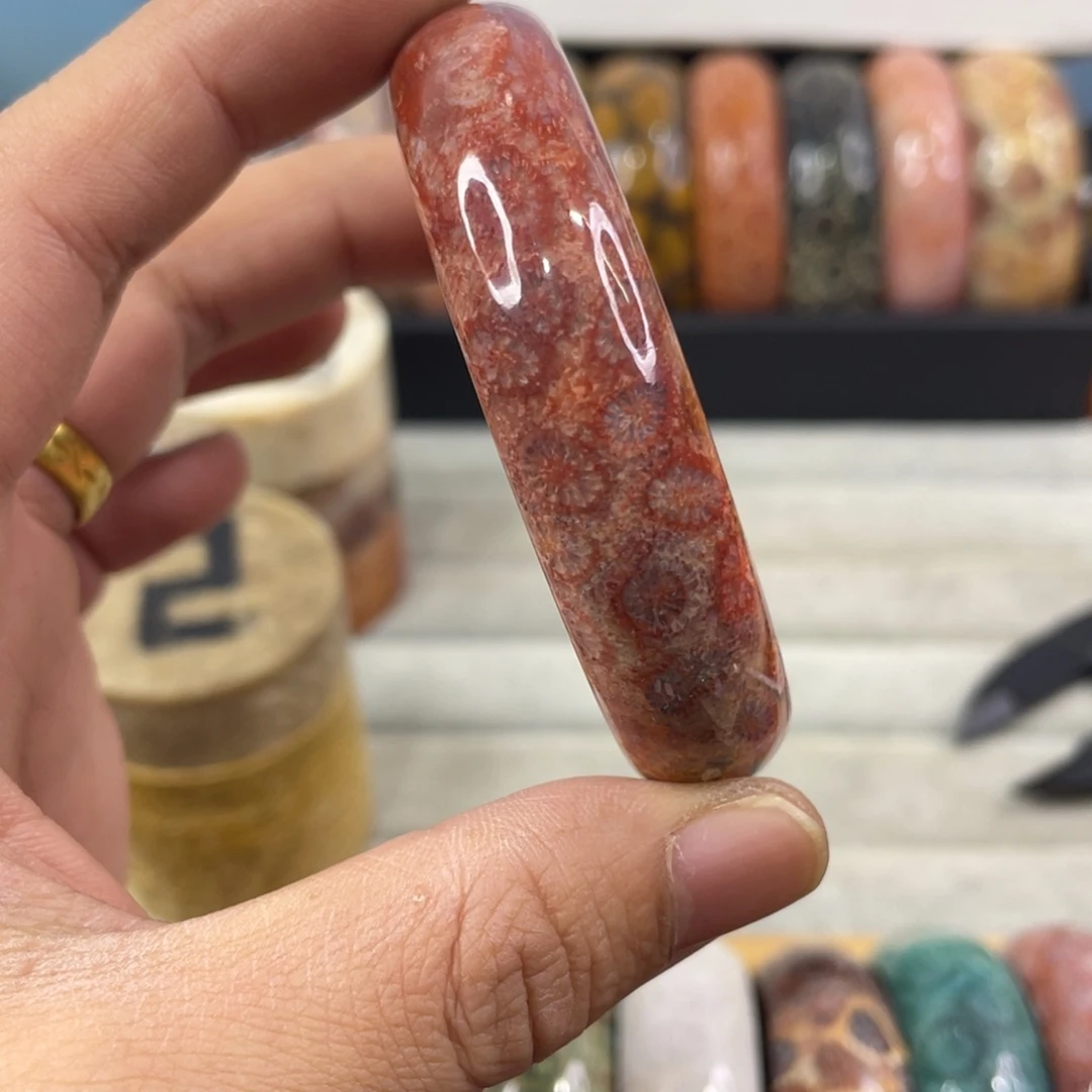 未镶嵌手镯硅化玉