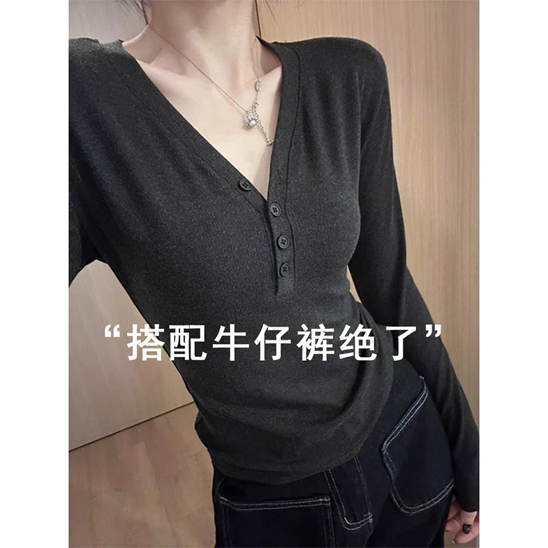 灰色正肩V领打底衫2024秋冬季新款女显瘦内搭长袖T恤辣妹磨毛上衣