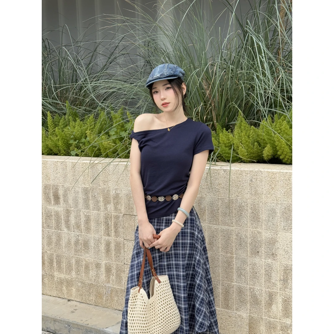 辣妹斜肩短袖T恤女夏季露肩上衣2025夏季高腰不规则格子裙裤套装