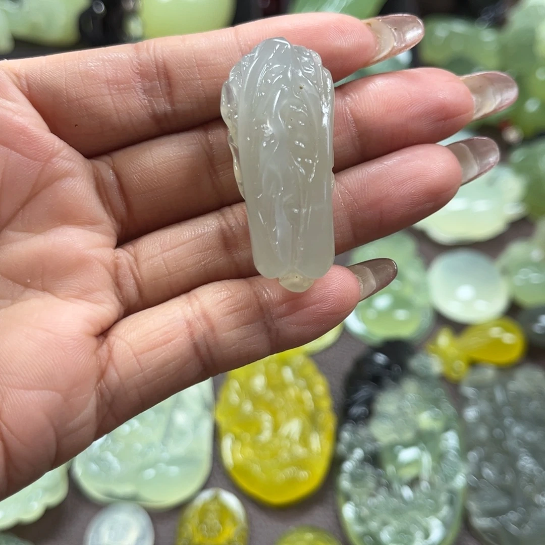 蛇纹石玉未镶嵌颈饰