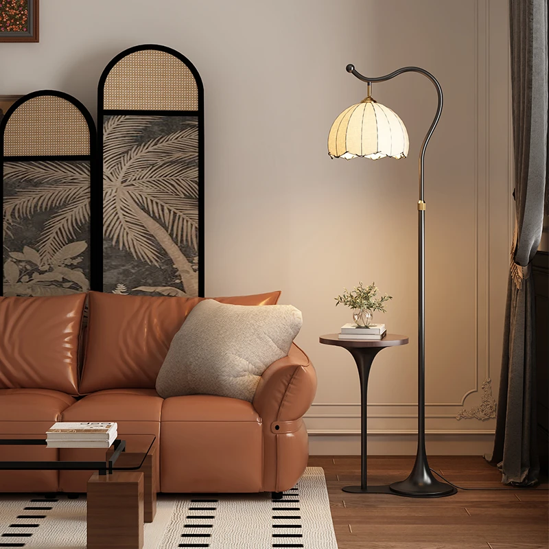 中古风落地灯客厅2025新款沙发旁高级感法式复古卧室床头立式台灯