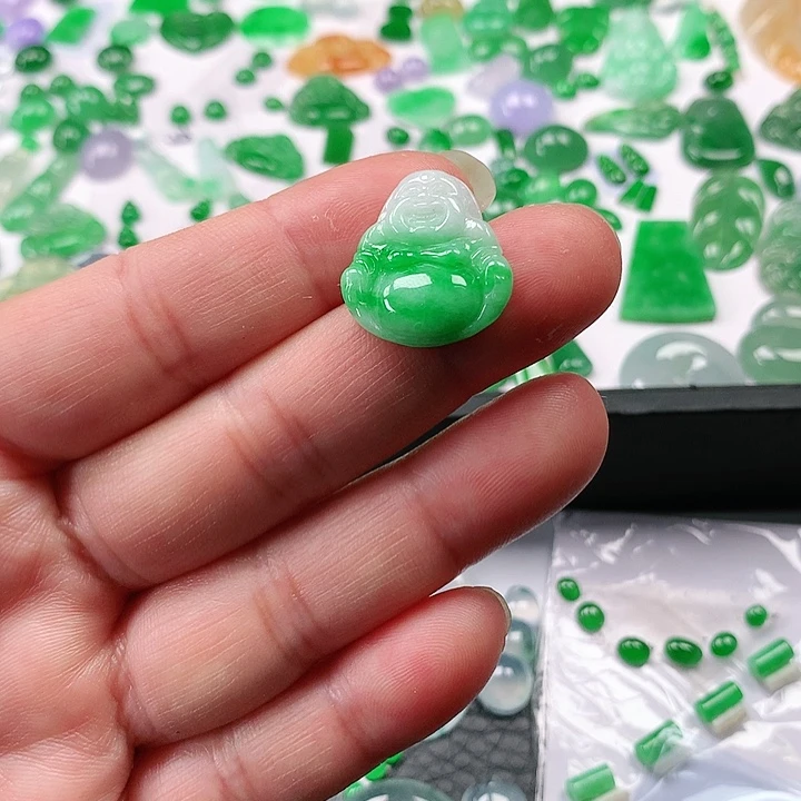 翡翠颈饰未镶嵌翡翠