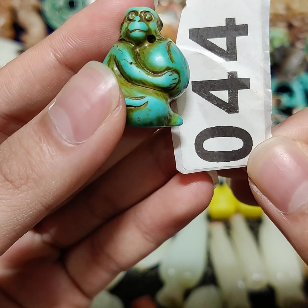 透闪石质玉未镶嵌颈饰