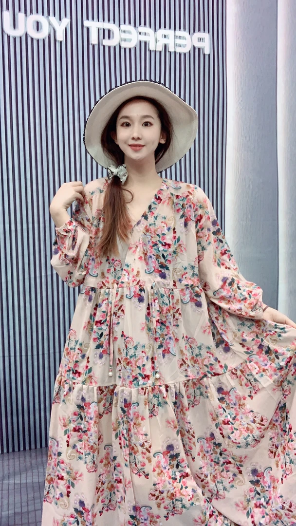 2025夏季中间抽绳藕粉花气质温柔法式大码显瘦女装连衣裙